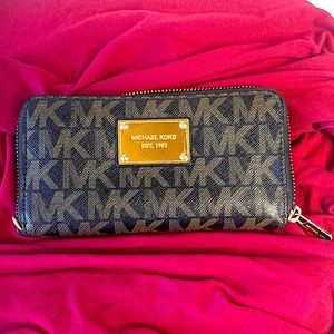 Michael Kors zipper wallet